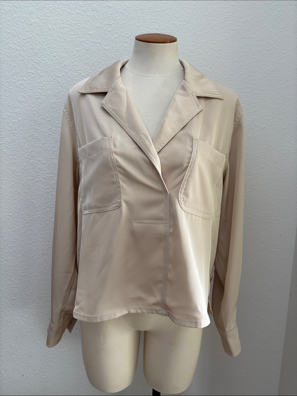 Women's Cream Notched-Collar Button-Front Blouse